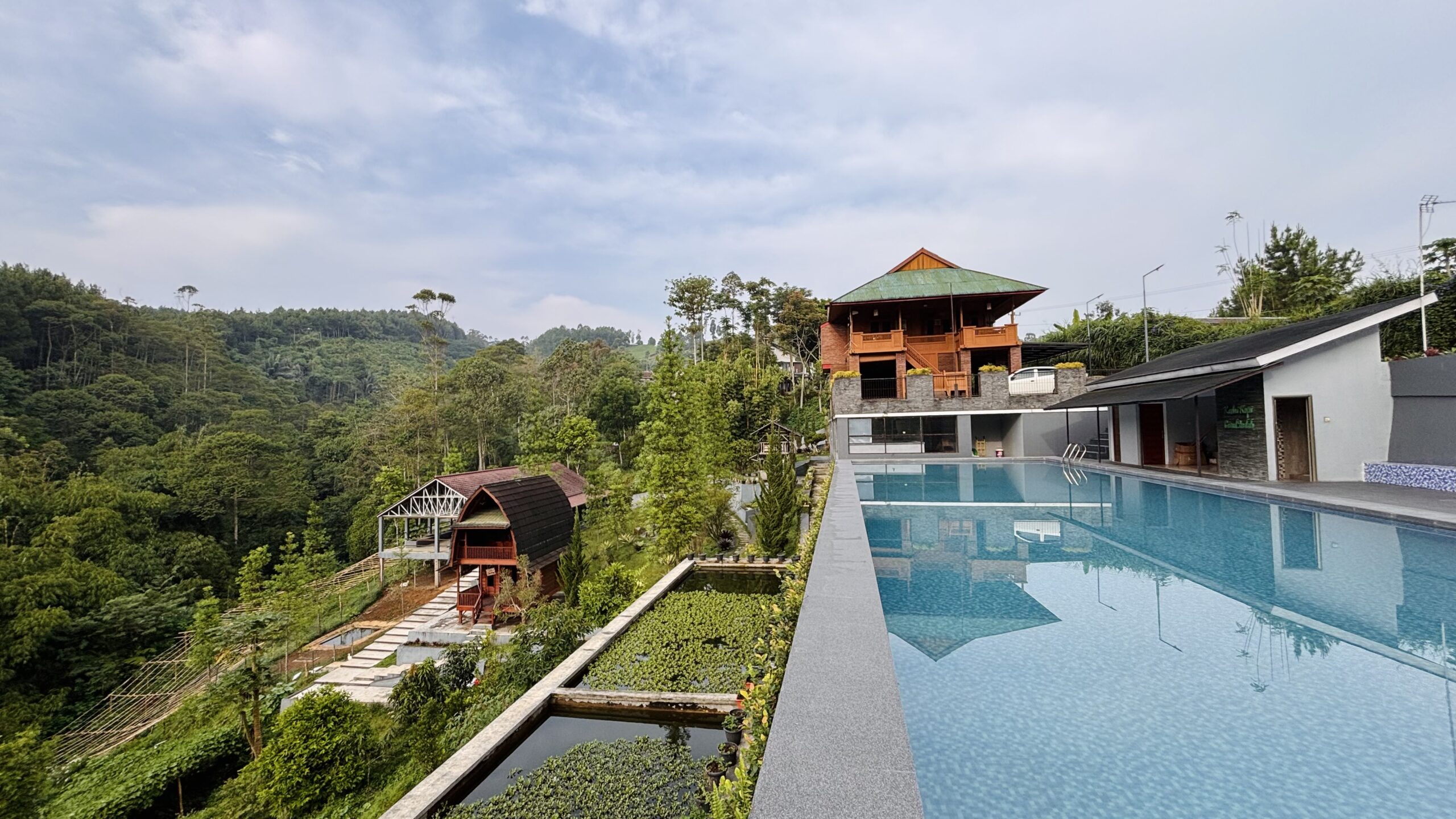 Villa Kayu Estetik - Gambar 16