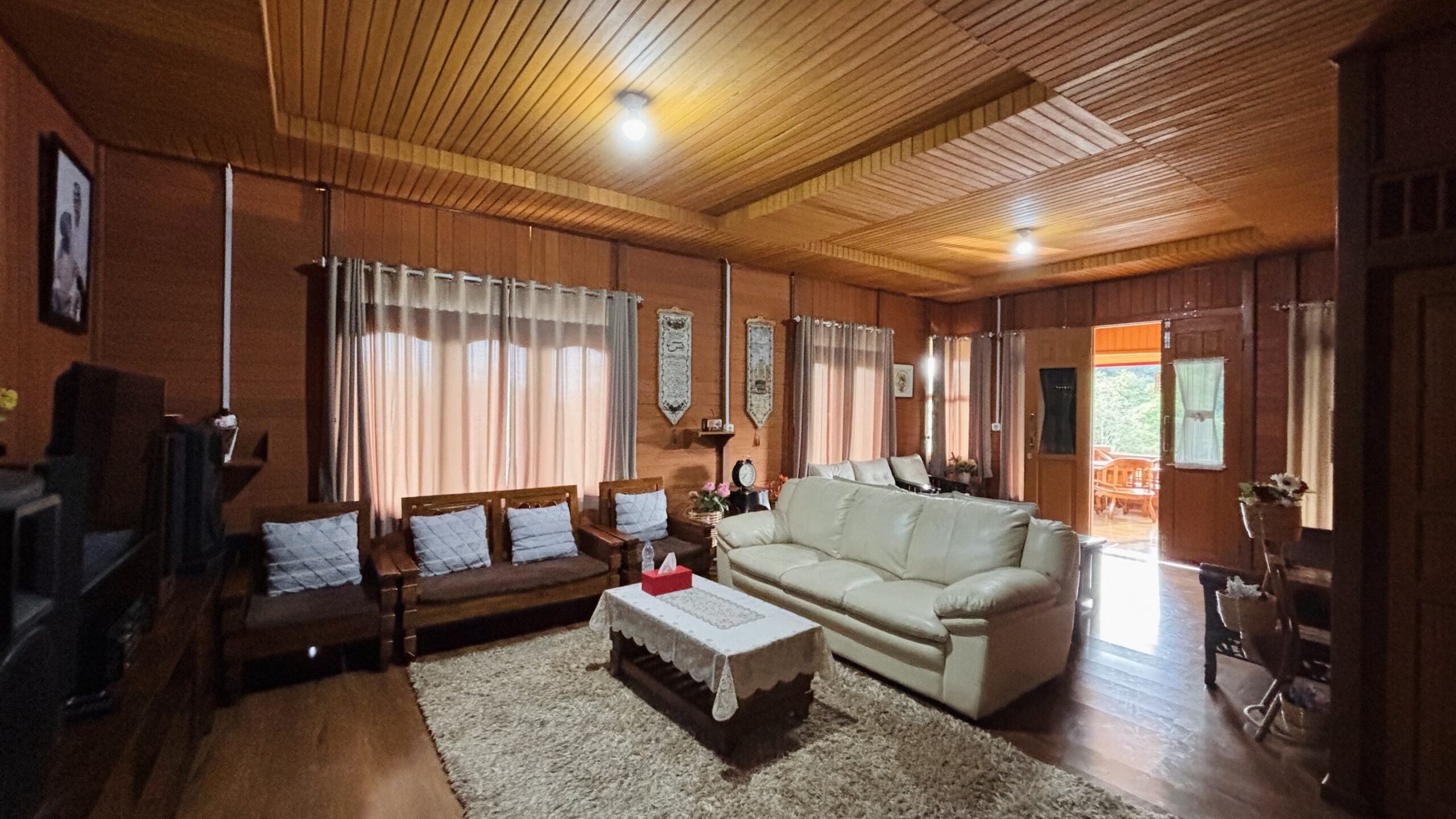 Villa Kayu Estetik - Gambar 12
