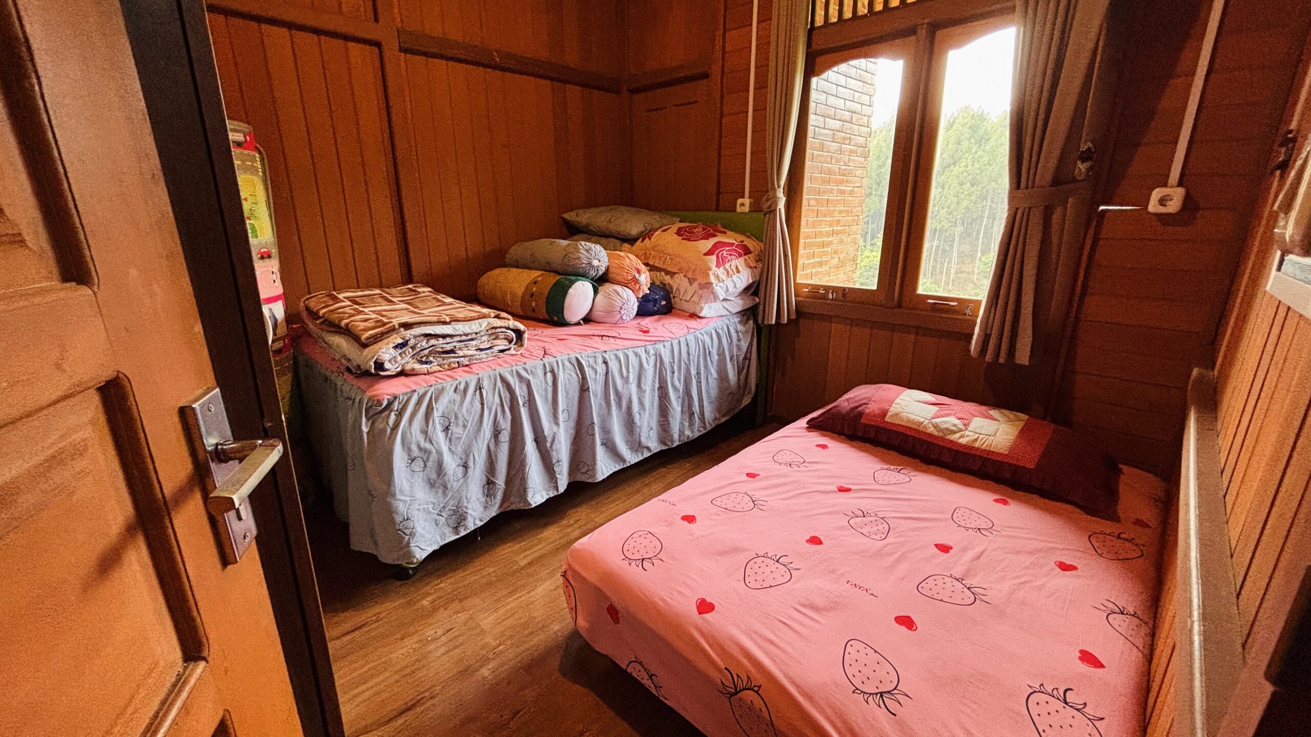 Villa Kayu Estetik - Gambar 10