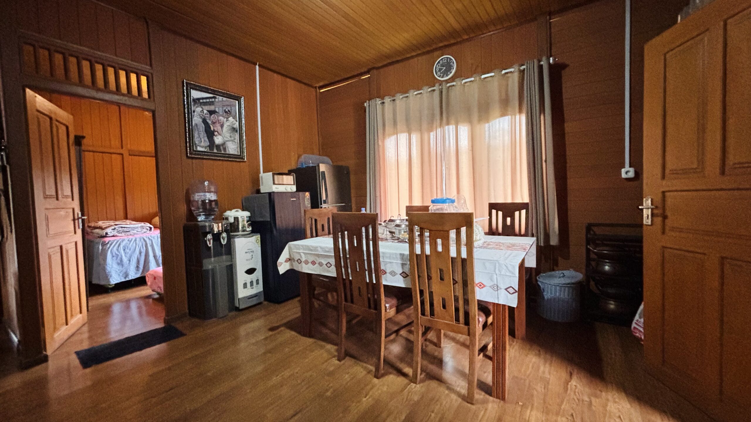 Villa Kayu Estetik - Gambar 6
