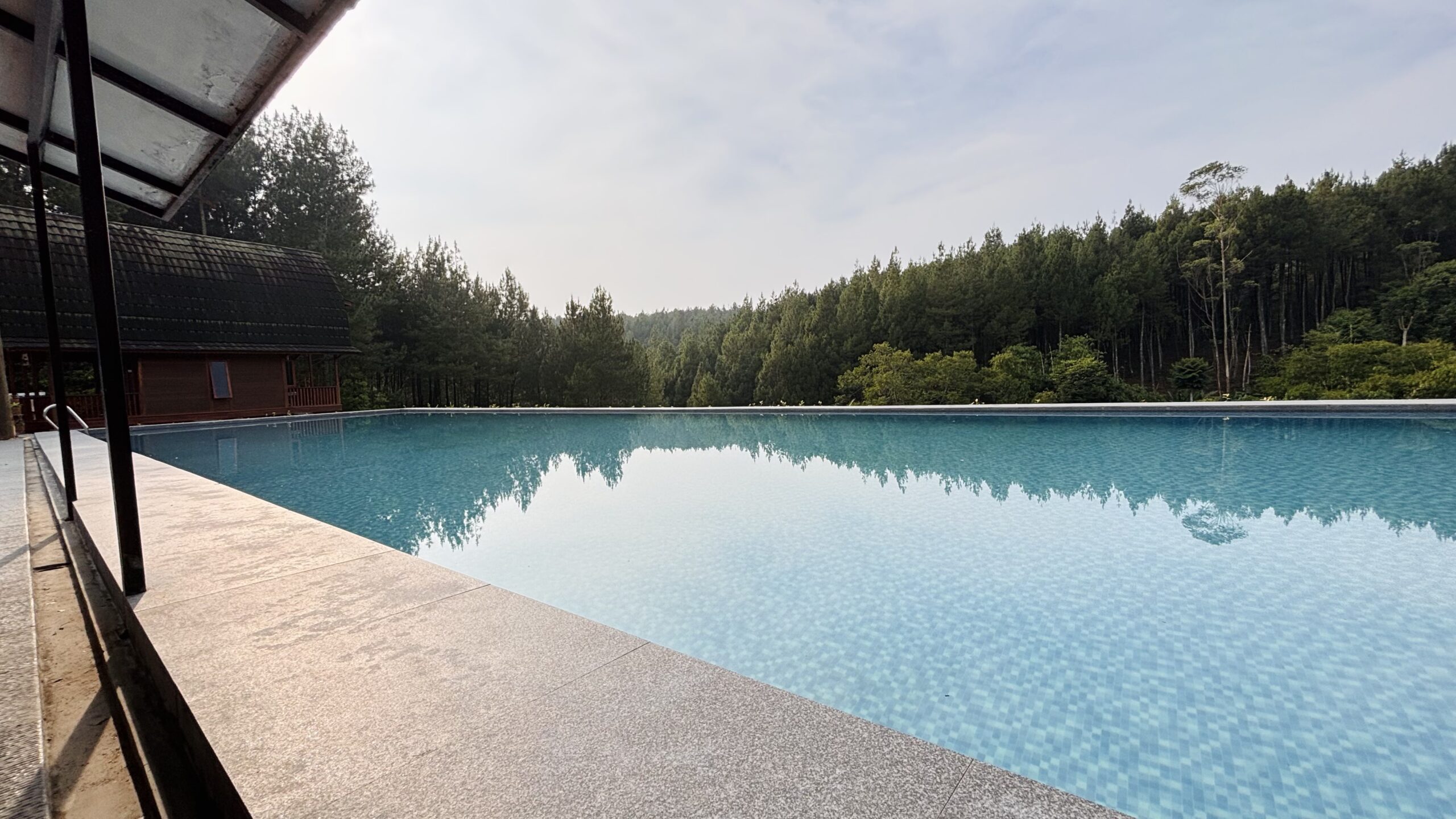 Villa Kayu Estetik - Gambar 2